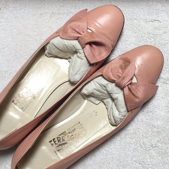 Salvatore Ferragamo Casanova Leather Twist Bow - Picture 3 of 7